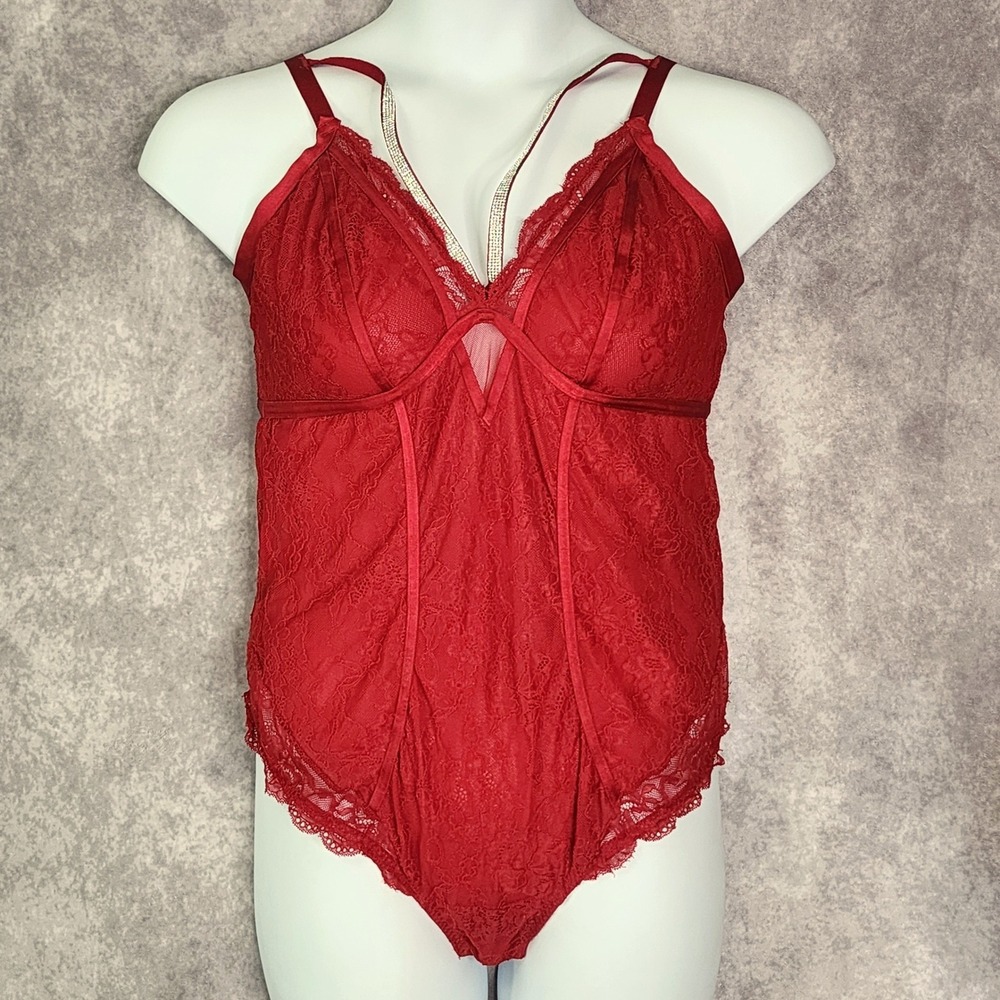 Torrid Lace Bodysuit Women 2 Red Rhinestone Strappy V-Neck Lingerie Sexy‎ Glam